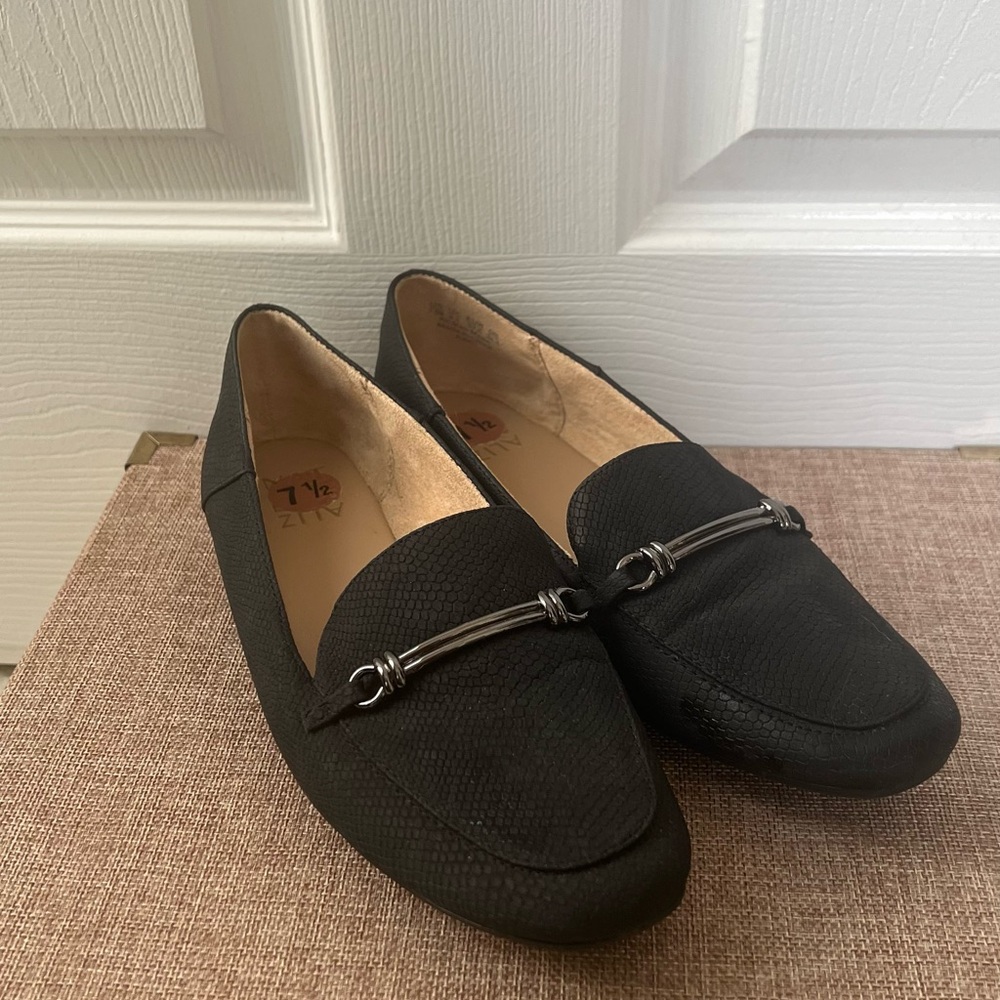 Naturalizer Black Loafers 7.5